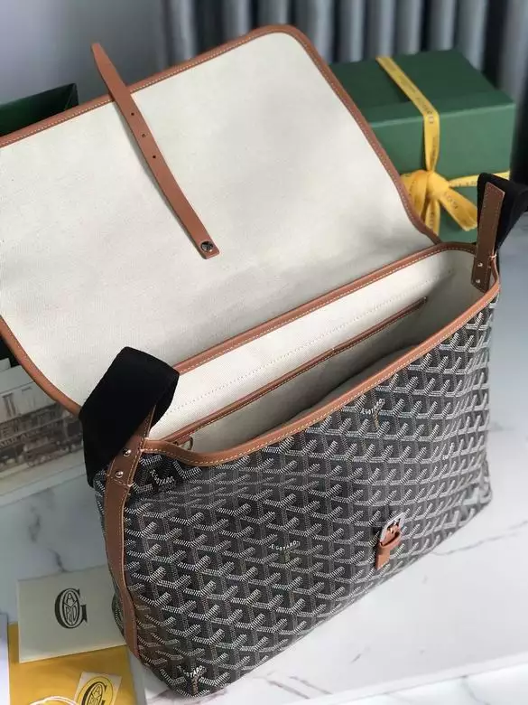 Goyard Capetien MM Messenger Bag - GYB207